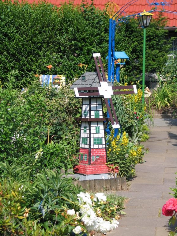 Windmühle im Kleingarten