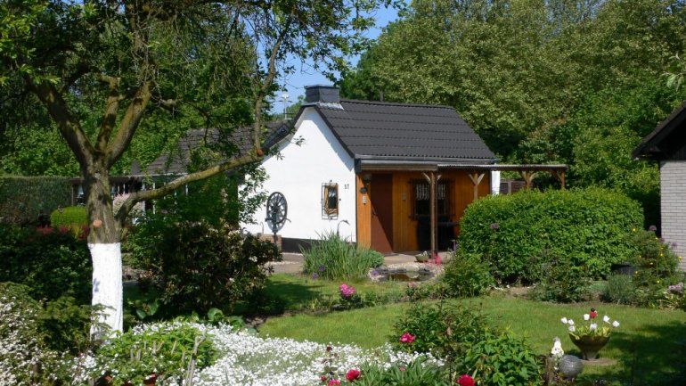 Kuschelige Laube im Grünen