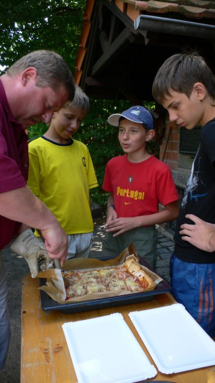 Die Tschernobyl-Kinder zu Besuch im Kleingarten
