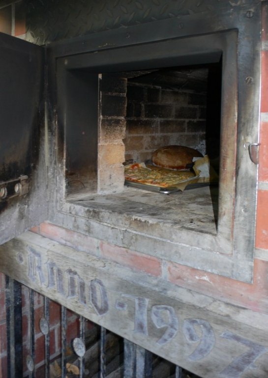 Der Brotbackofen als Pizza-Ofen