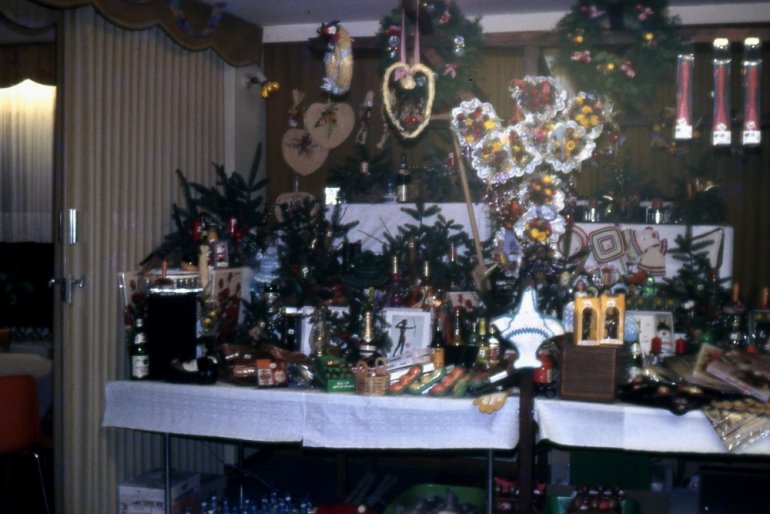 Weihnachtlicher Gabentisch