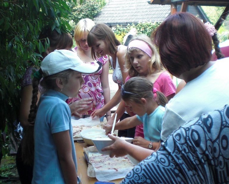 Die Tschernobyl-Kinder zu Besuch im Kleingarten